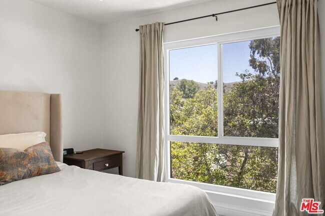 Building Photo - 27462 Country Glen Rd