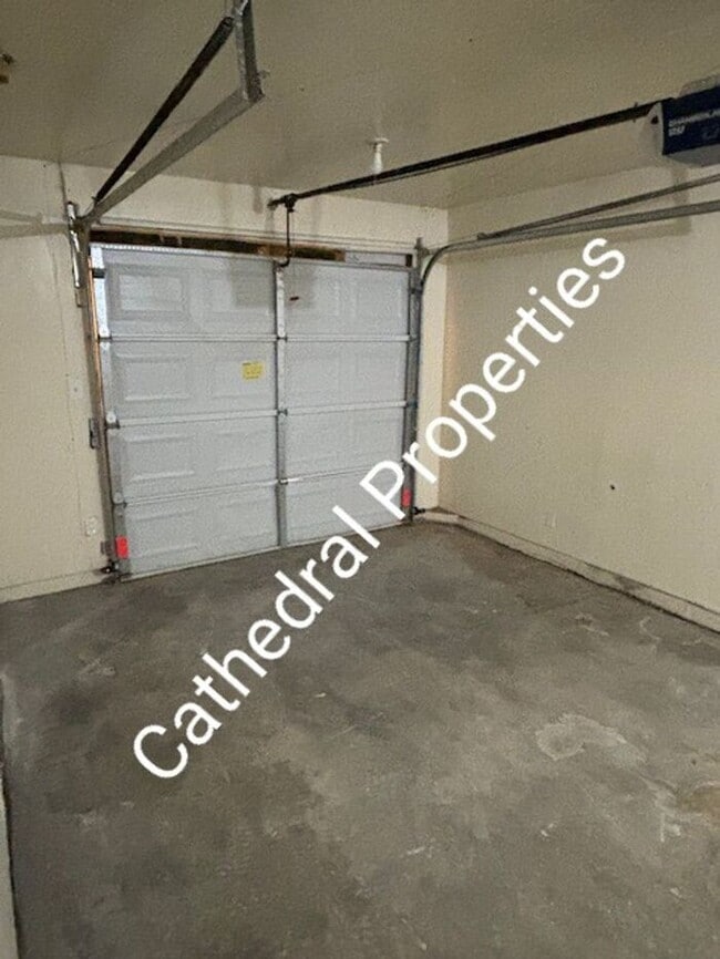 Building Photo - Charming Single Family House