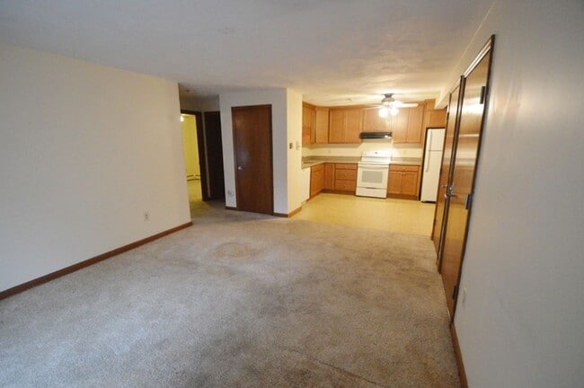 Building Photo - Holden: 2 Bed 1 Bath, Heat & Hot Water Inc...
