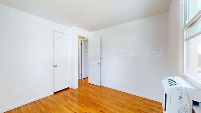 Building Photo - 161 Mona Terrace