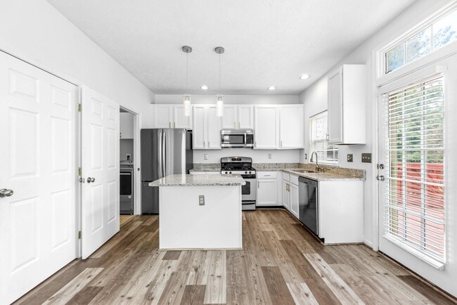 Building Photo - 210 Eisenhower Ct