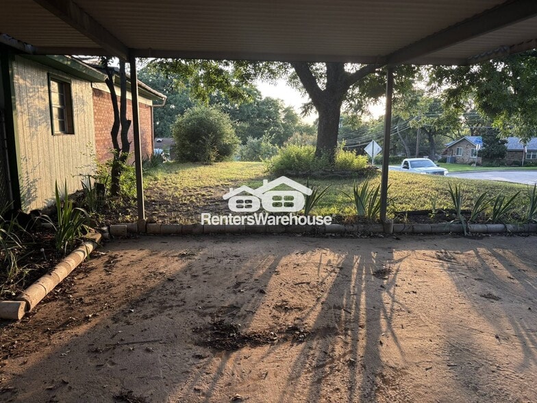 Building Photo - 1501 Briarwood Blvd