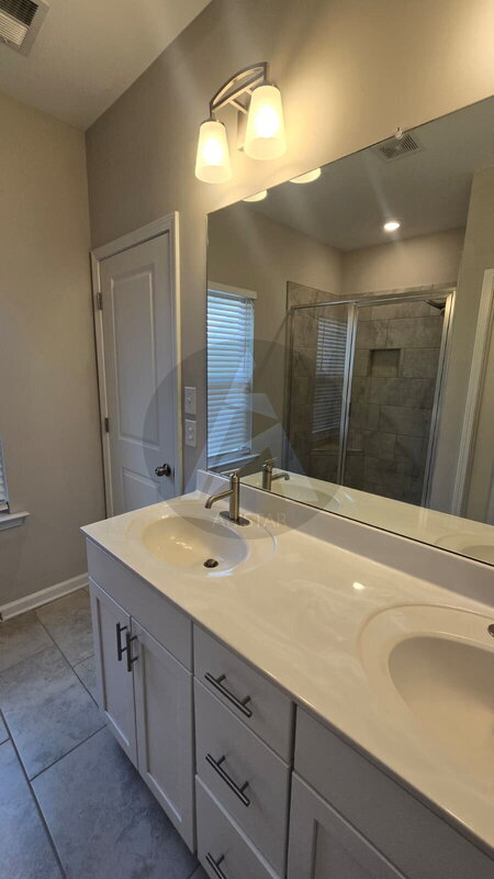 Building Photo - 209 Commons Ave