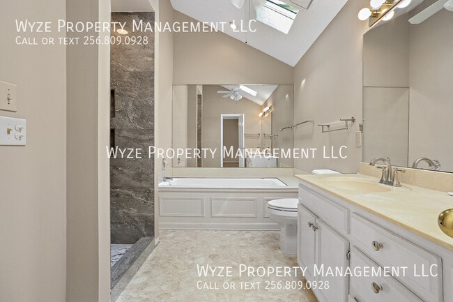 Building Photo - 2202 Manchester Cir SW
