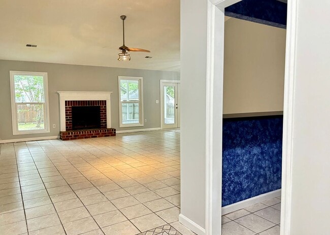 Building Photo - Available August 18th. REMODELED 3 BR/2 BA...
