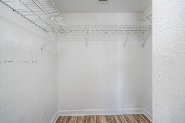 Building Photo - 2180 Bay Dr