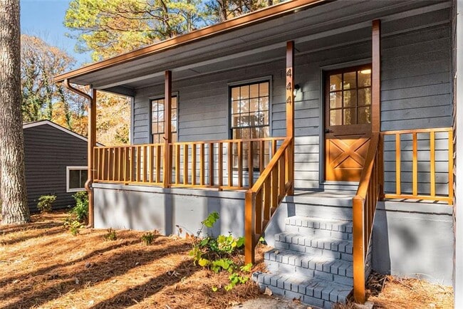 Building Photo - 444 Wellington Way