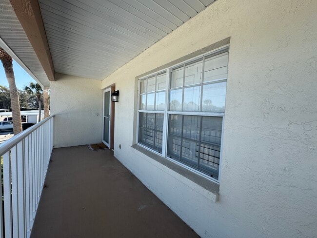 Building Photo - 202 Silver Lake Dr