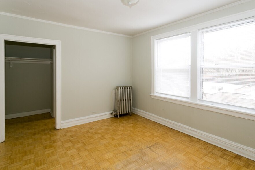 Building Photo - 653 W Belmont Ave