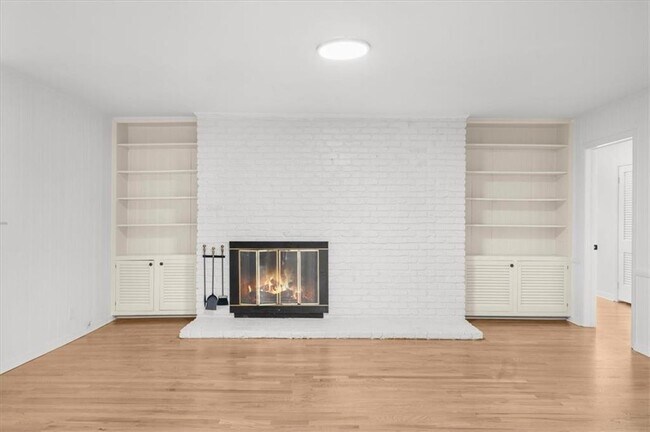 Building Photo - 4890 High Point Rd NE