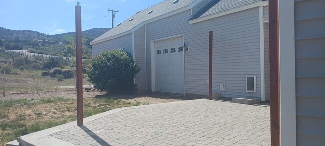 Building Photo - Spacious Home by Carson River