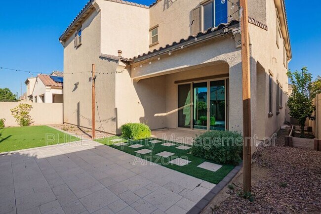 Building Photo - 2902 E Ebony Dr