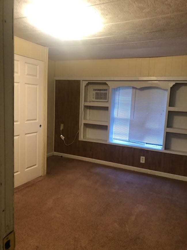 Building Photo - 3 Bedroom 1 Bath Mobile Home