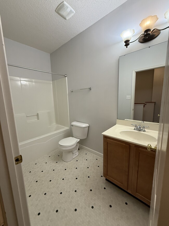 Hall Bathroom - 3208 Rue Royale St