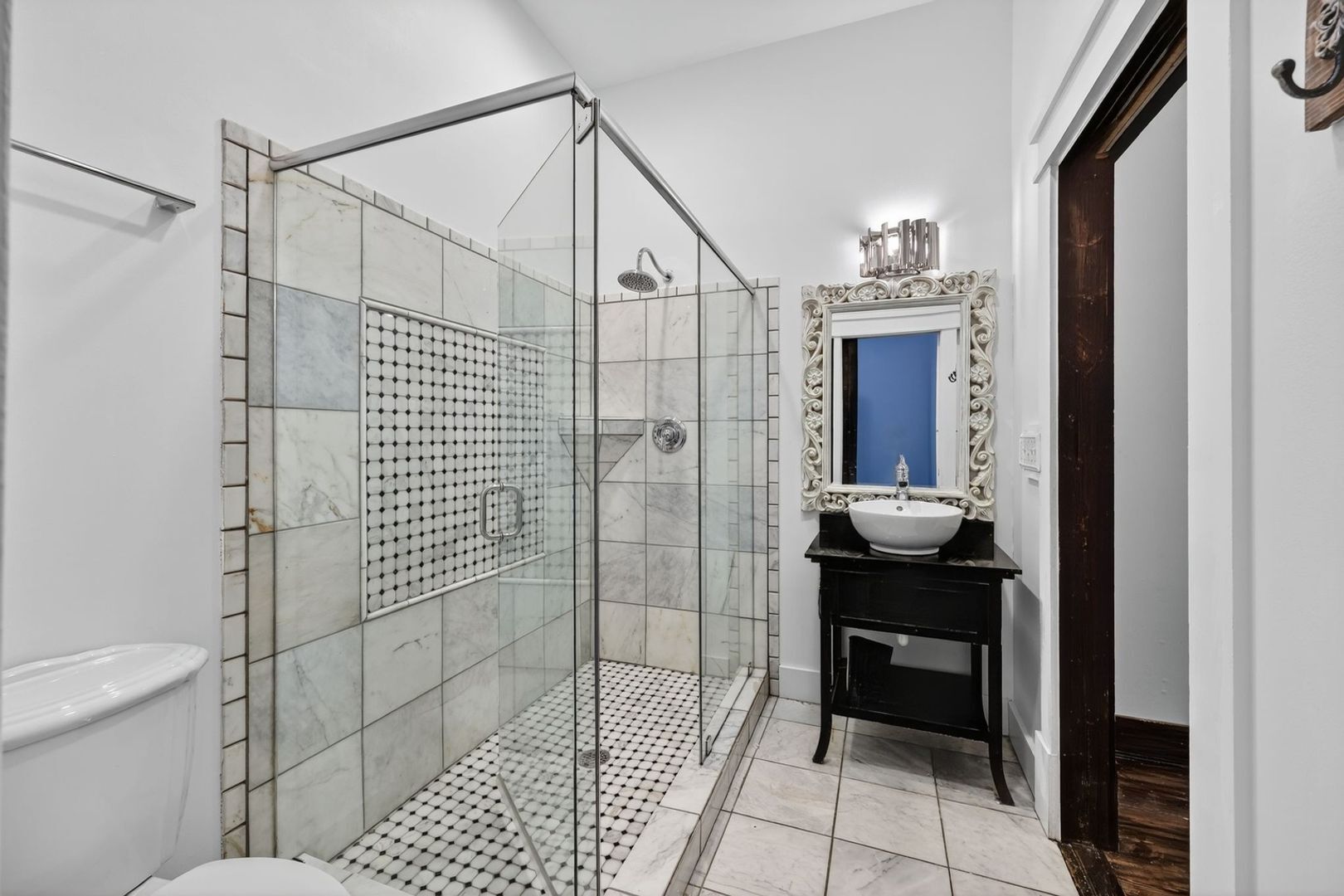 Building Photo - 937 Mansfield St