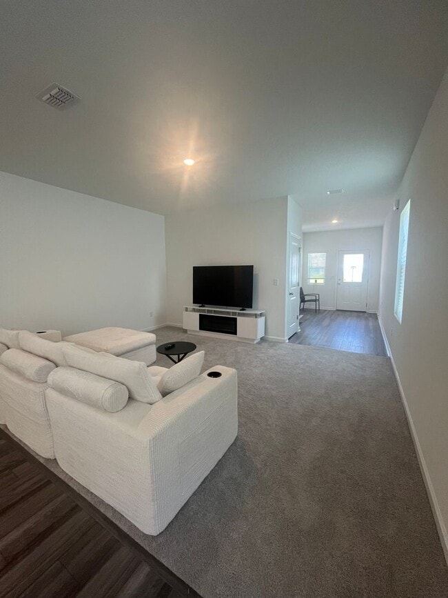Building Photo - Beautiful brand-new 3-bedroom, 2-bath home located in a desirable new community!