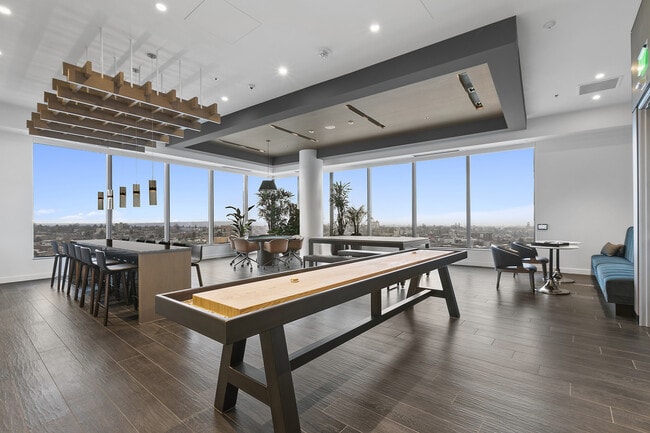 Building Photo - Nexus Condominium - 1 bedroom + den