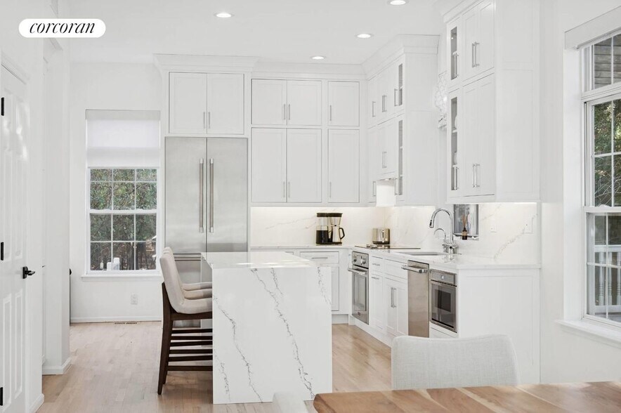 Building Photo - 5 Van Scoys Path E