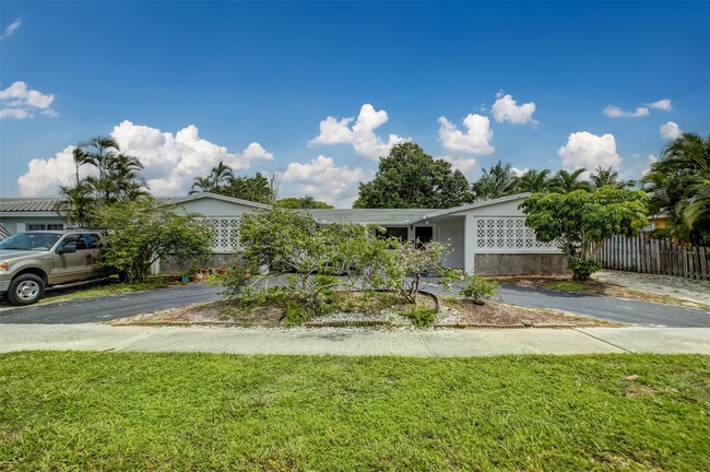 Building Photo - 2155 NE 56th Ct