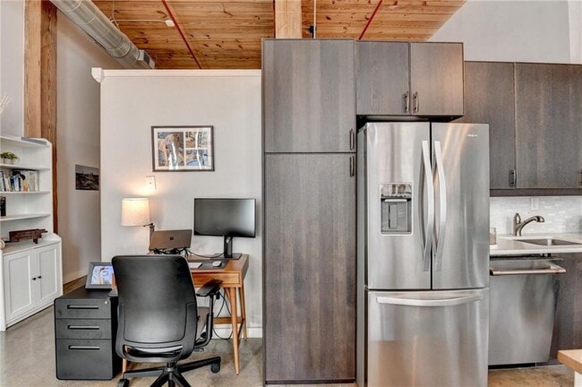 Building Photo - 170 Boulevard SE