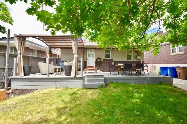 Building Photo - Newly Remodeled 4 Bedroom 2 Bath Home in Salt Lake City!!