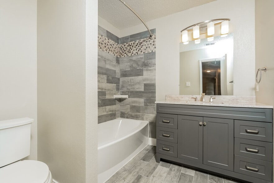 Building Photo - 1704 Chesterwood Dr