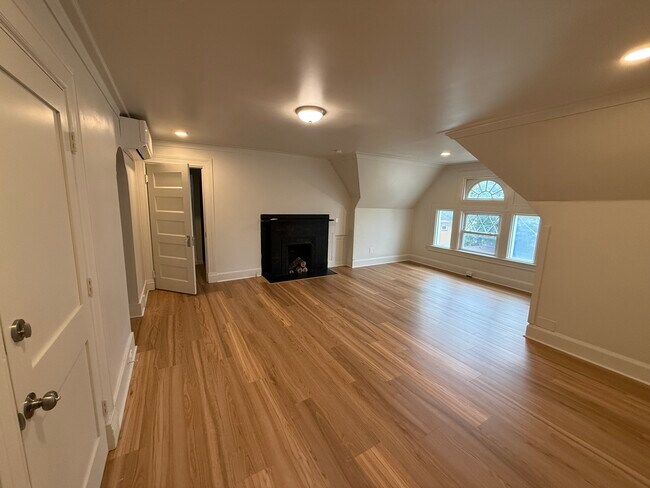 Building Photo - 3700 Brighton Rd