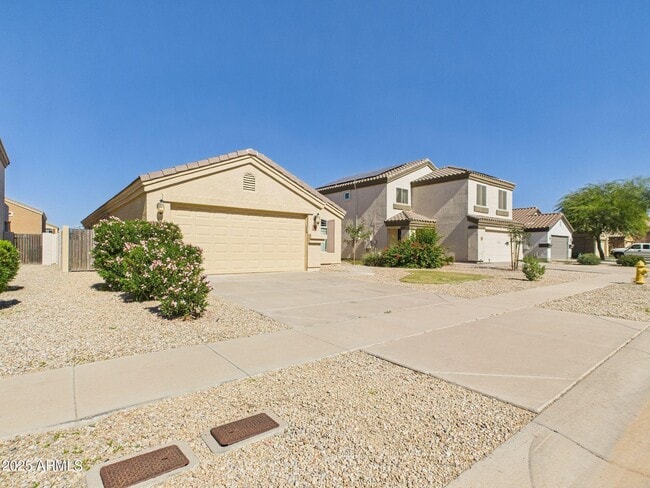 Building Photo - 2296 W Roosevelt Ave