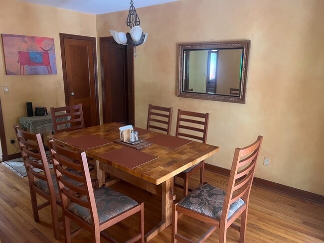 Building Photo - 165 E Miller Rd