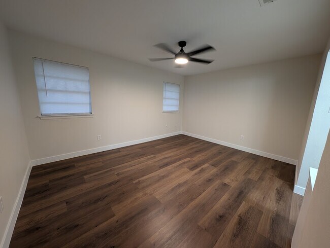 Building Photo - 6916 Bennington Dr