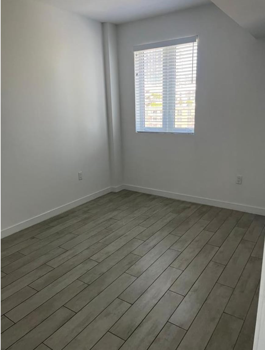 Building Photo - 321 NE 26th St