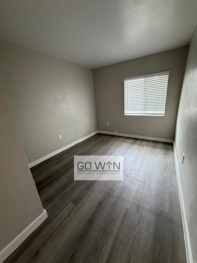 Building Photo - 1537 W Pierce St