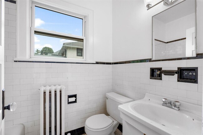 Building Photo - 32 Stuyvesant Ave