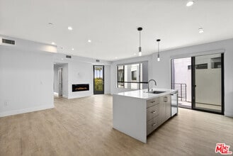 Building Photo - 5955 Saturn St