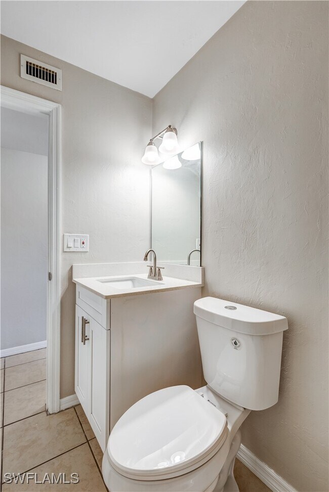 Building Photo - 5453 16th Pl SW