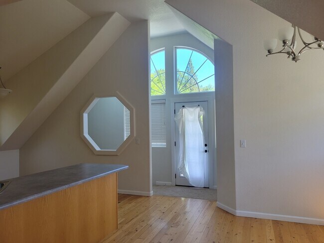 Building Photo - 1658 NE Foothill Blvd