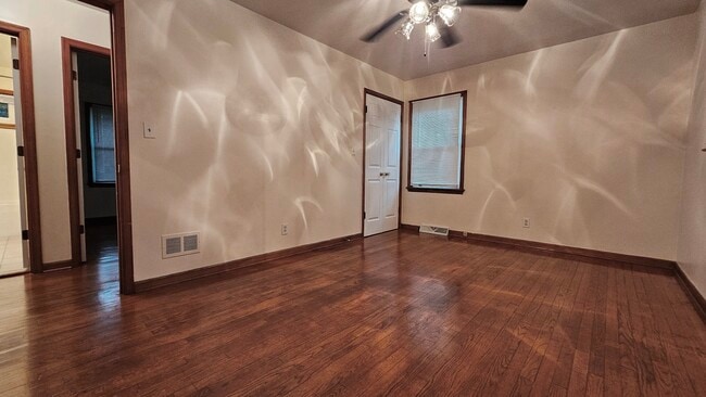 Building Photo - 333 6th St SW