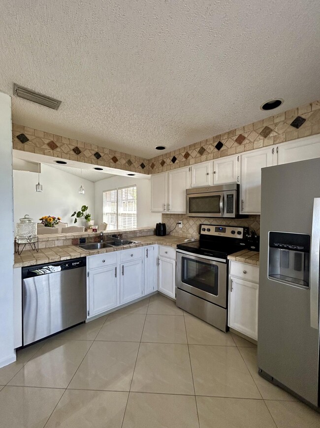 Building Photo - 53 Heather Cove Dr