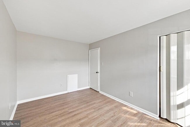 Building Photo - 8346 Stationhouse Ct