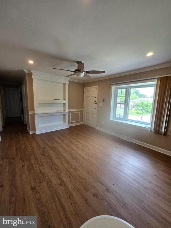 Building Photo - 5520 Duchaine Dr