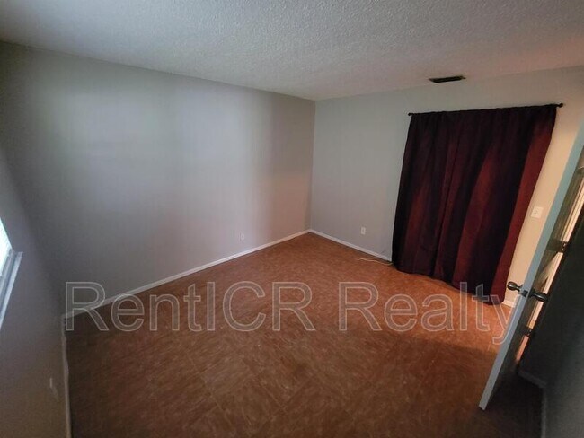 Building Photo - 3135 Pine Tree Ave