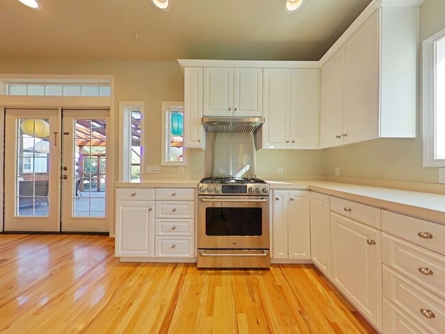 Building Photo - 4 Bedroom House ~ Albany ~ Pet Friendly