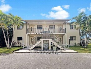 Building Photo - 4530 SW 10th Ave