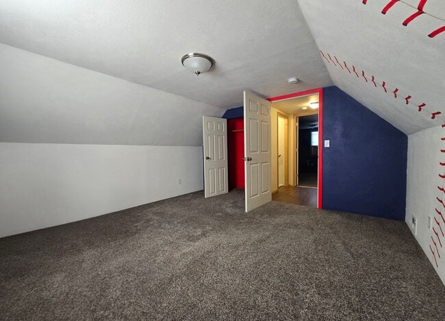 Building Photo - 4 bed, 1 bath House with 1 car garage