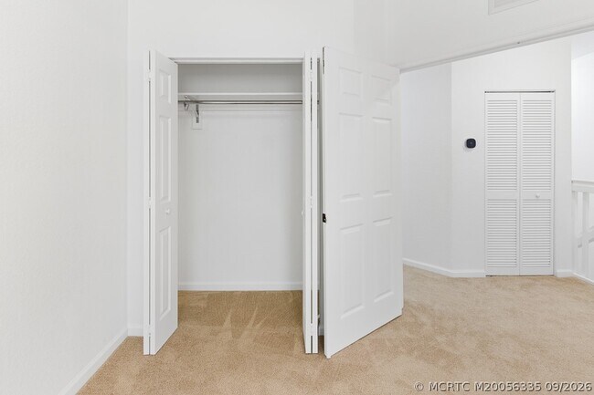 Building Photo - 4964 SE Mariner Garden Cir