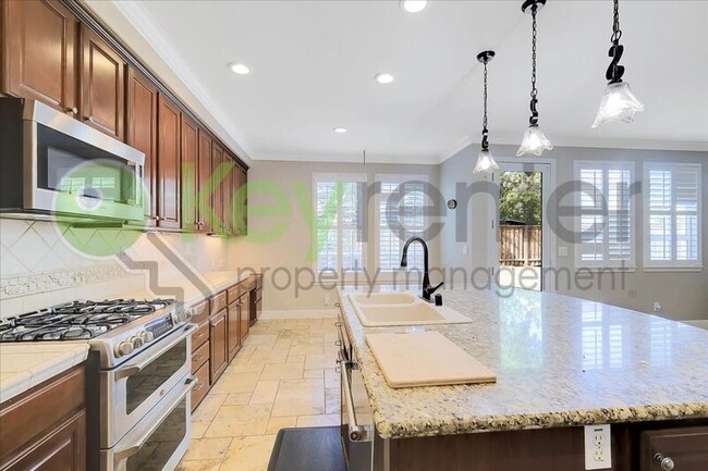 Building Photo - 6820 Cherry Ridge Cir