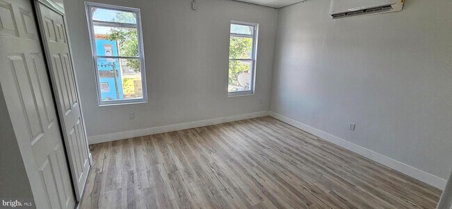 Building Photo - 5503 W Girard Ave