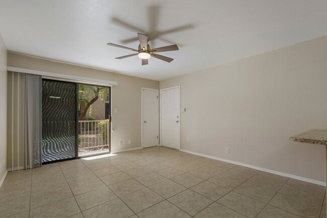 Building Photo - COMING SOON! Spacious 1 Bed 1 Bath Condo i...