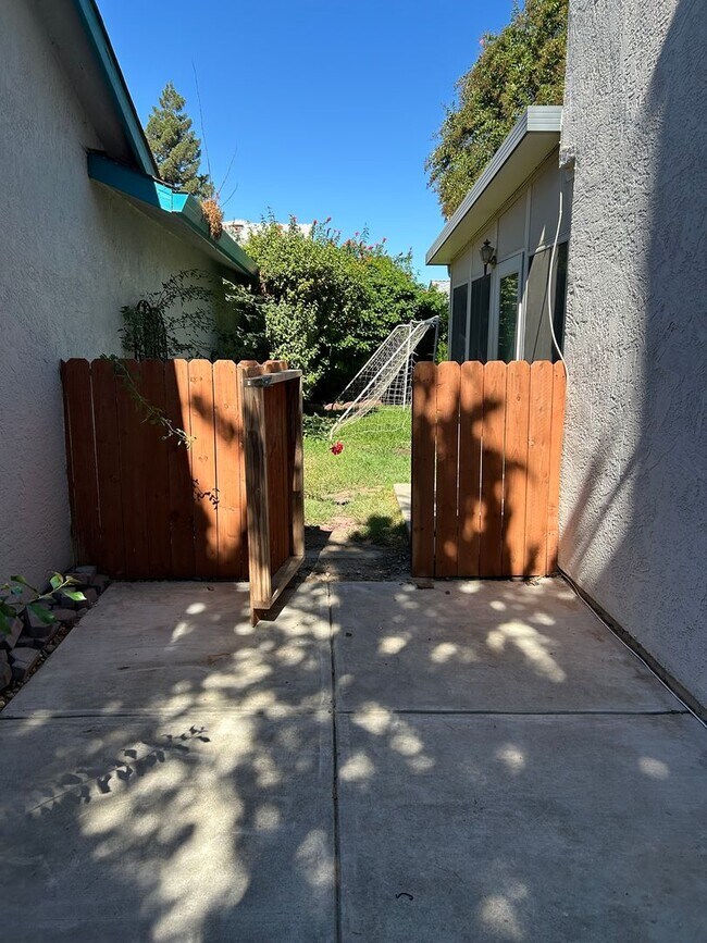 Building Photo - REDUCED!!!