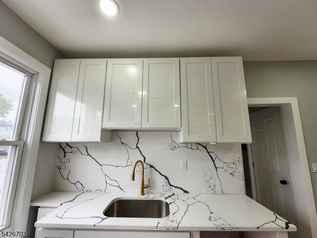 Building Photo - 49 Union Pl